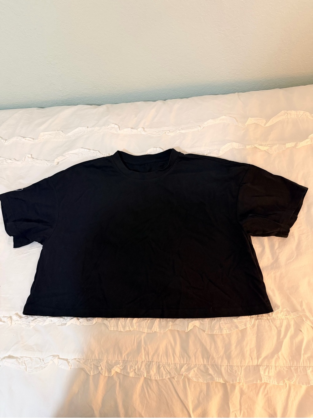 Cider size M black crop Tee